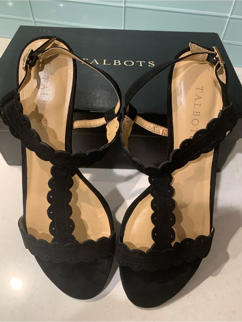 Talbots Women's Black Scalloped T-Strap Sandals New With Box 8.5